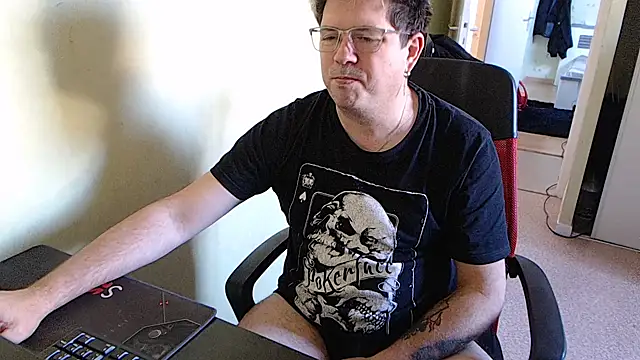 blueandwhite1 online show from December 31, 2024, 1:41 pm