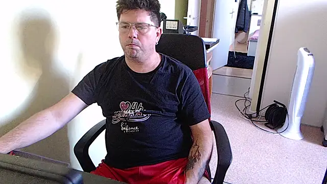 Snapshot of blueandwhite1 chatting on October 24, 2025, 2:49 pm blueandwhite1 online show from October 24, 2025, 2:49 pm