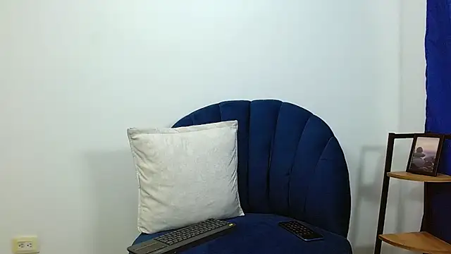 lian wood online show from September 12, 2025, 1:22 pm