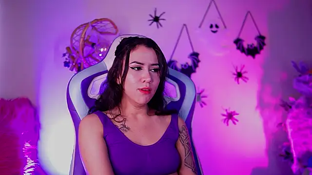 Snapshot of _chloe_moons_ chatting on October 20, 2025, 9:26 pm  chloe moons  online show from October 20, 2025, 9:26 pm