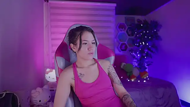 Snapshot of _chloe_moons_ chatting on October 6, 2025, 9:26 pm  chloe moons  online show from October 6, 2025, 9:26 pm