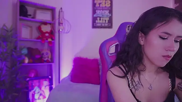  chloe moons  online show from February 3, 2026, 7:41 pm