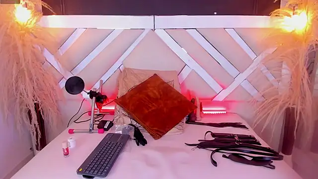 Zoe-Johnson  online show from February 28, 2026, 9:47 pm