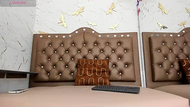 Zoe-Johnson  online show from September 26, 2025, 9:54 pm