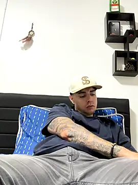 Snapshot of Jaguer2213 chatting on September 26, 2025, 2:40 am Jaguer2213 online show from September 26, 2025, 2:40 am