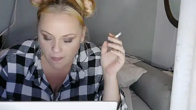 sweetsinzz online show from October 25, 2025, 2:33 am