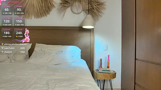 LunarAngel  online show from November 25, 2025, 3:51 am