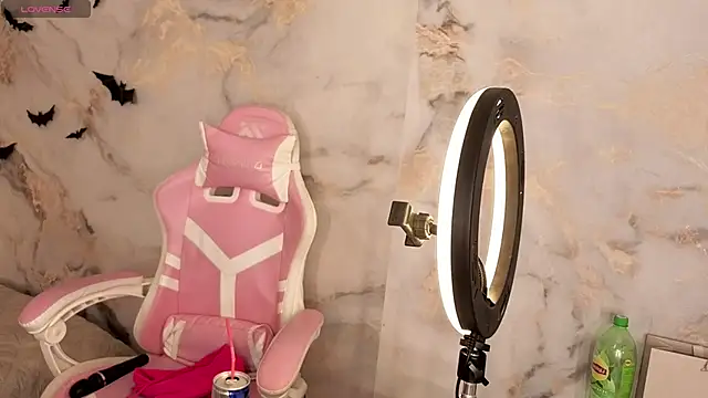 Snapshot of Crystal-Nuts chatting on November 1, 2025, 1:23 am Crystal-Nuts online show from November 1, 2025, 1:23 am