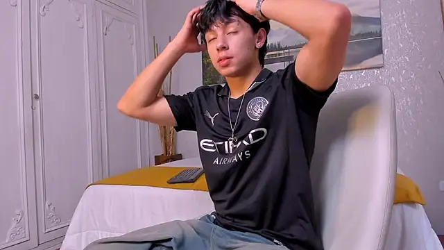 Snapshot of Tyler_durten chatting on October 29, 2025, 4:11 am Tyler durten online show from October 29, 2025, 4:11 am