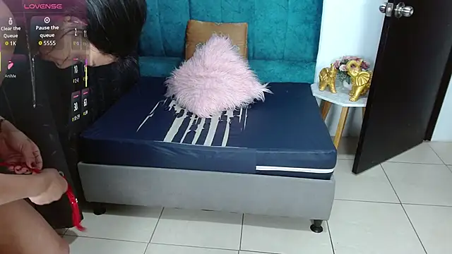 Sara f W online show from January 12, 2026, 11:53 pm