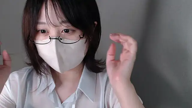 Snapshot of mi__san chatting on October 3, 2025, 11:12 am mi san online show from October 3, 2025, 11:12 am