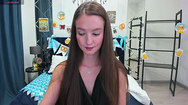 Snapshot of LoraSunnyy chatting on October 3, 2025, 8:16 am LoraSunnyy online show from October 3, 2025, 8:16 am