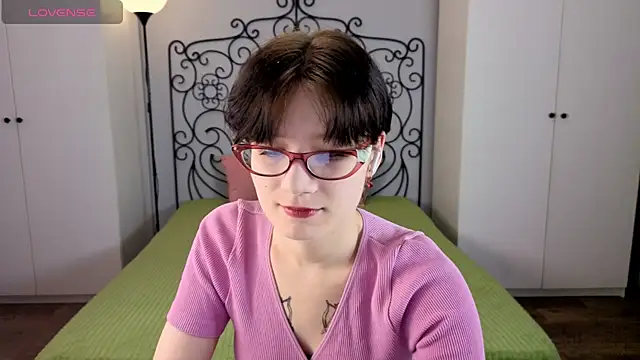 oliviafairy1 online show from September 30, 2025, 4:02 pm