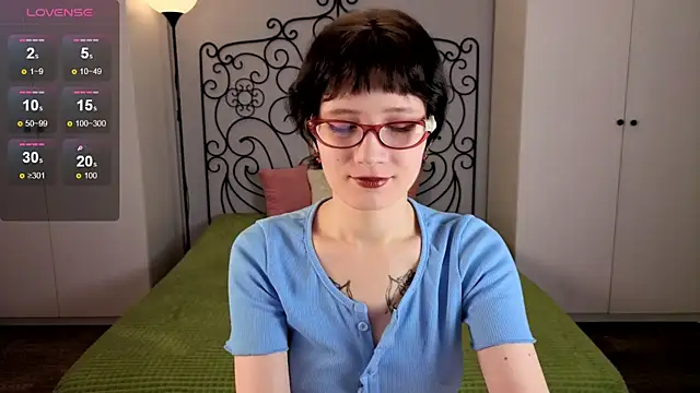 oliviafairy1 online show from October 6, 2025, 3:57 pm