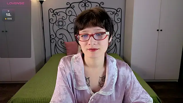 oliviafairy1 online show from October 18, 2025, 4:53 pm