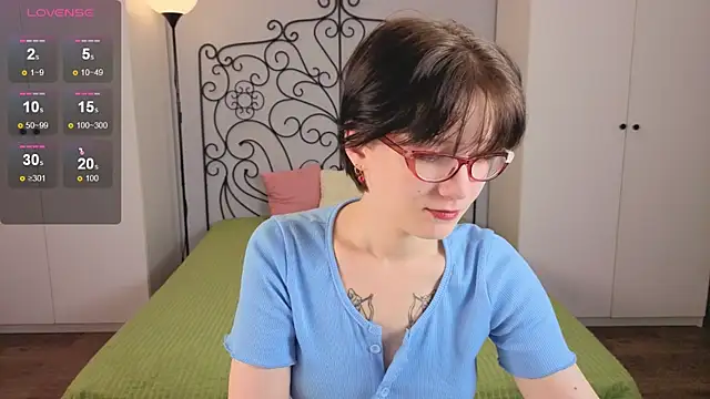 oliviafairy1 online show from September 23, 2025, 3:52 pm