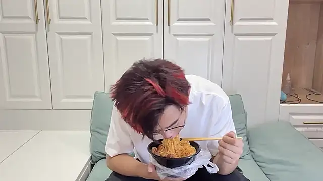 Snapshot of STxuguanhan chatting on October 17, 2025, 8:06 am STxuguanhan online show from October 17, 2025, 8:06 am