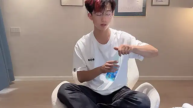 Snapshot of STxuguanhan chatting on October 1, 2025, 9:03 am STxuguanhan online show from October 1, 2025, 9:03 am