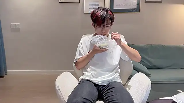 Snapshot of STxuguanhan chatting on October 1, 2025, 10:35 pm STxuguanhan online show from October 1, 2025, 10:35 pm