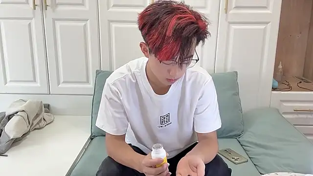 Snapshot of STxuguanhan chatting on October 18, 2025, 7:54 am STxuguanhan online show from October 18, 2025, 7:54 am