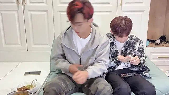 Snapshot of STxuguanhan chatting on October 19, 2025, 12:08 pm STxuguanhan online show from October 19, 2025, 12:08 pm