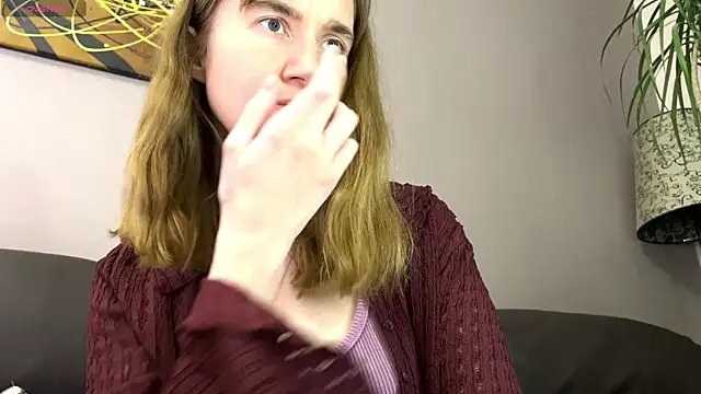 Snapshot of velina__ chatting on October 5, 2025, 8:32 pm velina online show from October 5, 2025, 8:32 pm