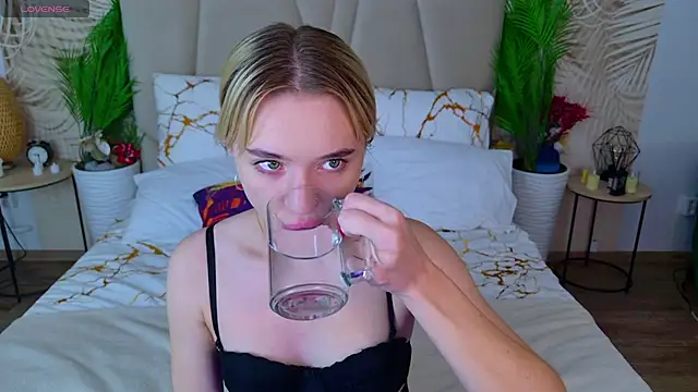 RachelColon online show from October 19, 2025, 3:37 pm