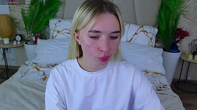 RachelColon online show from October 24, 2025, 1:21 pm