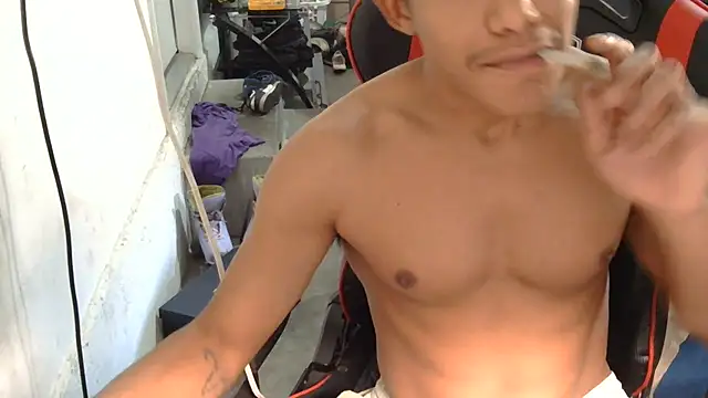 Snapshot of Gmajor chatting on October 3, 2025, 8:10 pm Gmajor online show from October 3, 2025, 8:10 pm