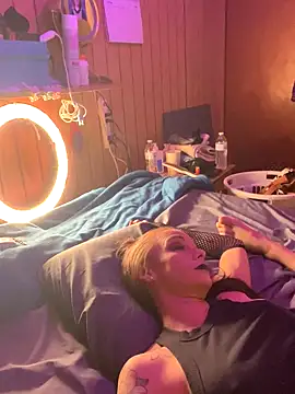 Kacinichole online show from October 8, 2025, 6:04 am