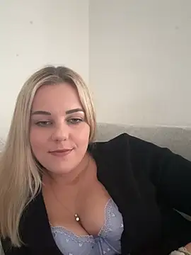 Snapshot of ItsLxsa chatting on July 23, 2026, 7:10 pm ItsLxsa online show from July 23, 2026, 7:10 pm