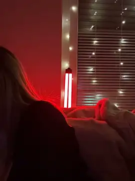 ItsLxsa online show from April 15, 2026, 7:58 pm