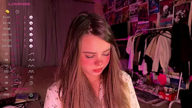 Snapshot of PinkiRay chatting on November 2, 2025, 5:18 pm PinkiRay online show from November 2, 2025, 5:18 pm