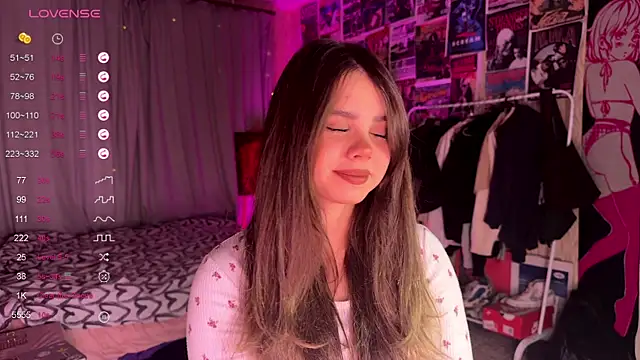 Snapshot of PinkiRay chatting on October 24, 2025, 5:12 pm PinkiRay online show from October 24, 2025, 5:12 pm