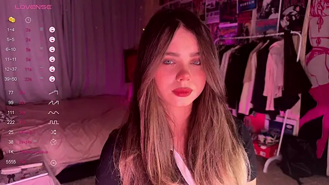 Snapshot of PinkiRay chatting on October 26, 2025, 5:35 pm PinkiRay online show from October 26, 2025, 5:35 pm