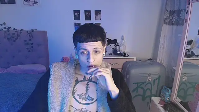 2cyboy  online show from September 13, 2025, 7:47 pm