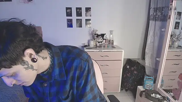 Snapshot of 2cyboy_ chatting on October 15, 2025, 8:39 pm 2cyboy online show from October 15, 2025, 8:39 pm