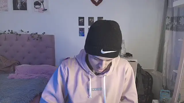 Snapshot of 2cyboy_ chatting on October 13, 2025, 7:37 pm 2cyboy online show from October 13, 2025, 7:37 pm