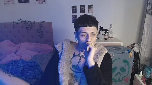 2cyboy  online show from September 12, 2025, 7:46 pm