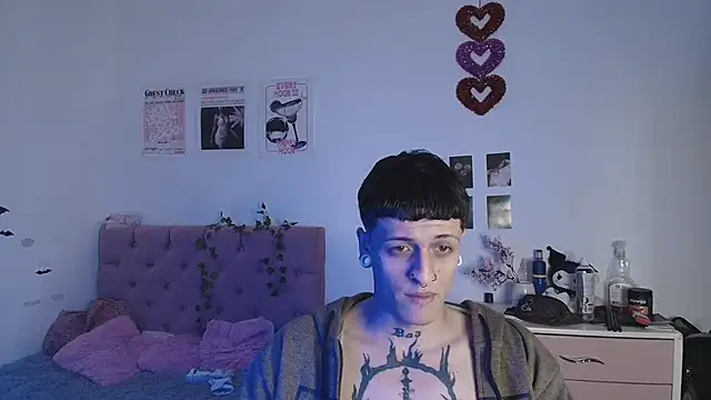 2cyboy  online show from September 11, 2025, 10:32 pm