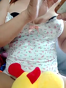 Snapshot of YuchengLy chatting on October 22, 2025, 2:33 am YuchengLy online show from October 22, 2025, 2:33 am