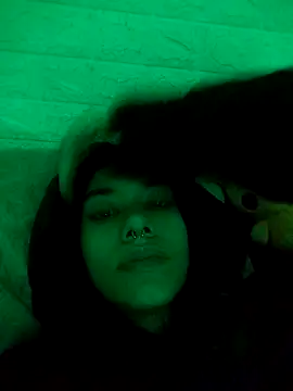 emmii cute online show from November 13, 2025, 1:20 am