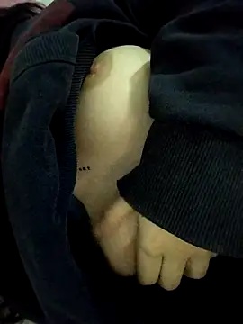 emmii cute online show from October 27, 2025, 10:11 pm