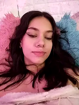 emmii cute online show from November 5, 2025, 10:24 pm