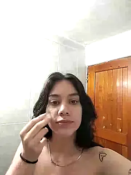 emmii cute online show from September 26, 2025, 7:54 pm