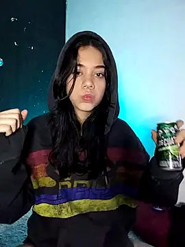 emmii cute online show from October 8, 2025, 6:04 am