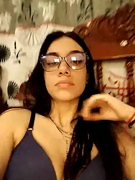 emmii cute online show from October 4, 2025, 1:40 am