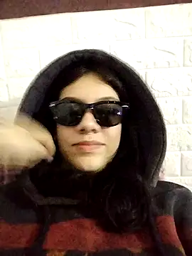 emmii cute online show from October 23, 2025, 5:22 pm