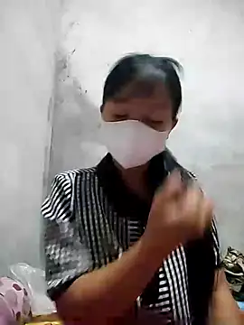 Snapshot of Lilyy-y chatting on October 14, 2025, 9:36 pm Lilyy-y online show from October 14, 2025, 9:36 pm