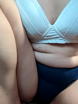 Snapshot of Lilyy-y chatting on September 17, 2025, 11:40 pm Lilyy-y online show from September 17, 2025, 11:40 pm